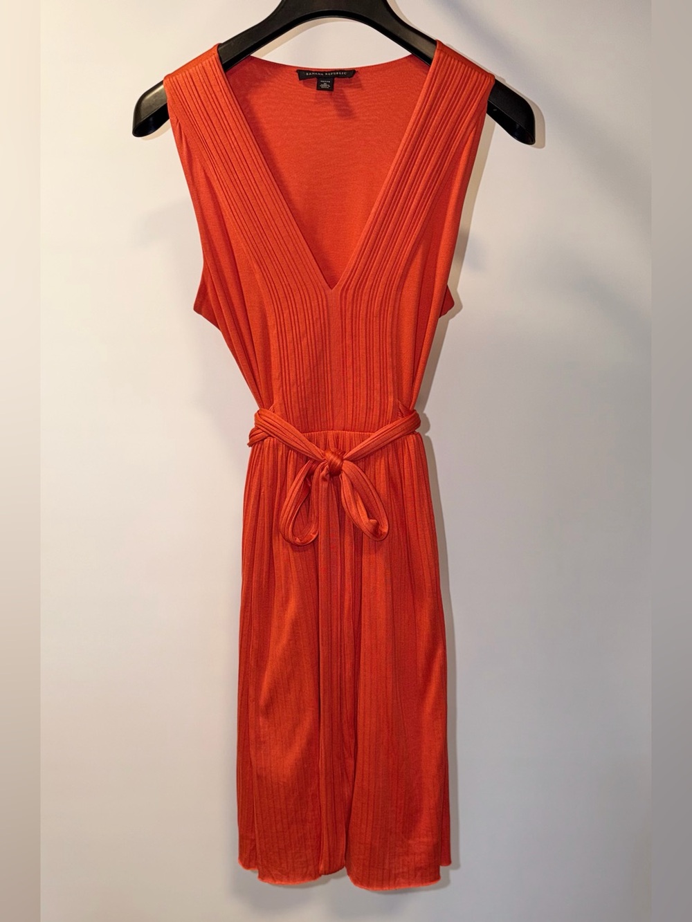 Banana Republic V-Neck Sleeveless Midi Dress in Bright Orange